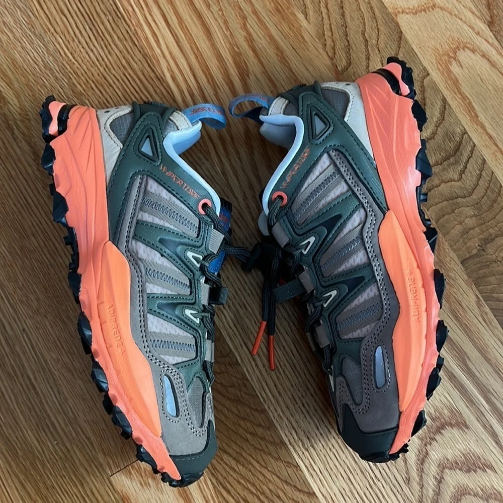 New Adidas Hyperturf Adventure size 5